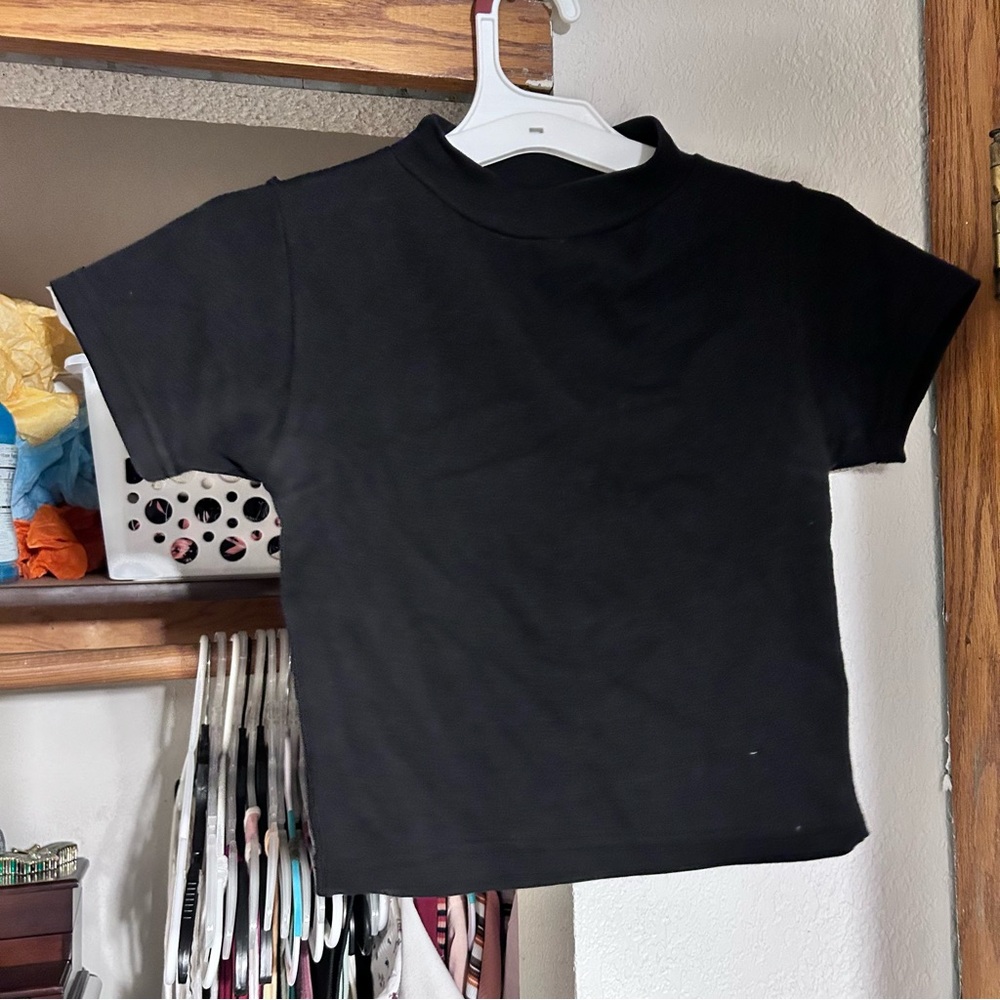 black active cropped mock neck short sleeve top